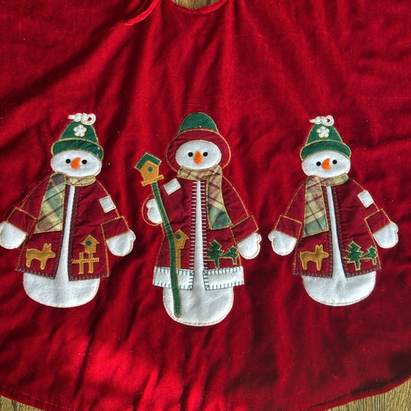 Christmas tree skirt velour with 3 snowmen red 48” - Picture 4 of 6